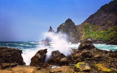 Pantai Watu Lumbung Gunungkidul Surganya Rock Fishing di Jogjakarta