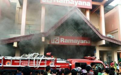 Pengunjung Histeris, Ramayana Sudirman Pekanbaru Terbakar