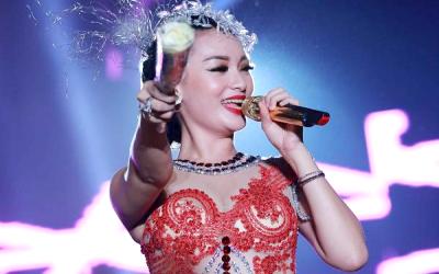 Dikecam Nitizen, Zaskia Gotik Menangis Tiap Malam