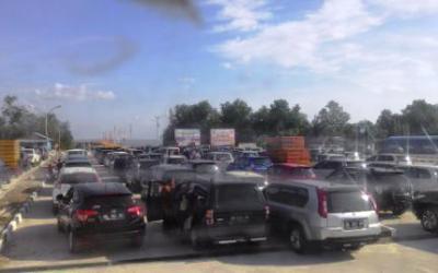 Antrian Penyeberangan Roro Bengkalis Capai 10 Jam Lebih