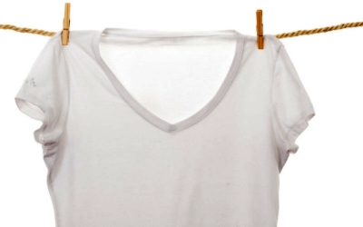 Cara Cepat Hilangkan Noda Deodoran pada Pakaian