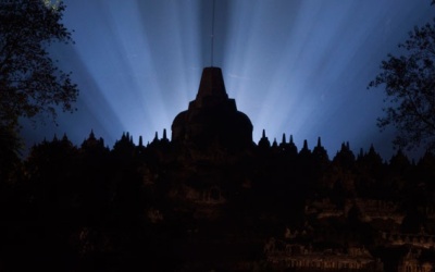 Menyaksikan Candi Borobudur dalam Gelap Gulita