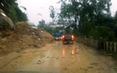 Jalur Lintas Kampar-Sumbar Longsor, Jalan Terganggu