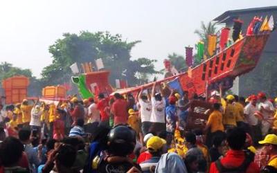 Ritual Bakar Tongkang, di Dunia Hanya Ada di Rohil