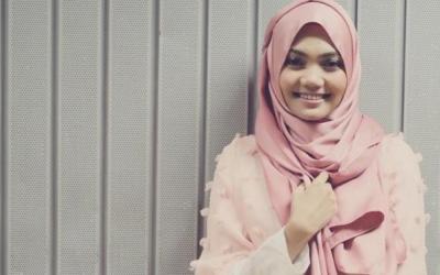 Mantap Berhijab, Rina Nose Hapus Ribuan Fotonya di Instagram