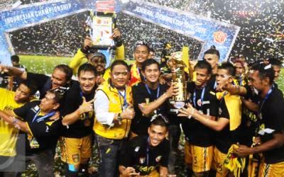 Raih Juara Piala Jenderal Sudirman, Mitra Kukar Pawai Keliling Kaltim