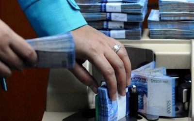 Rupiah Kembali Melemah Menjadi Rp13.430
