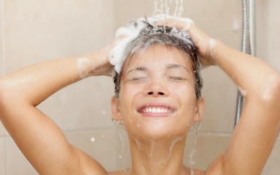 Mandi Air Dingin Bikin Anda Tidur Malam Nyenyak