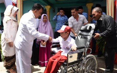 Jefry Noer Kunjungin Panti Asuhan Puteri Aisyah di Kampar