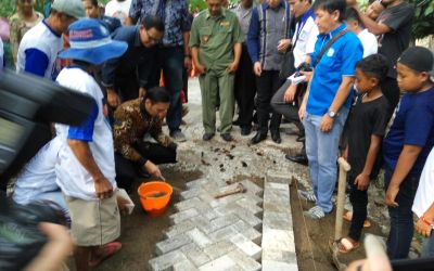 Warga Dusun Krajan Dapat Bantuan Jalan Paving