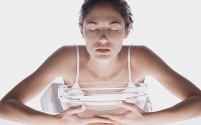 Cara Hilangkan Komedo dengan Uap Air Garam